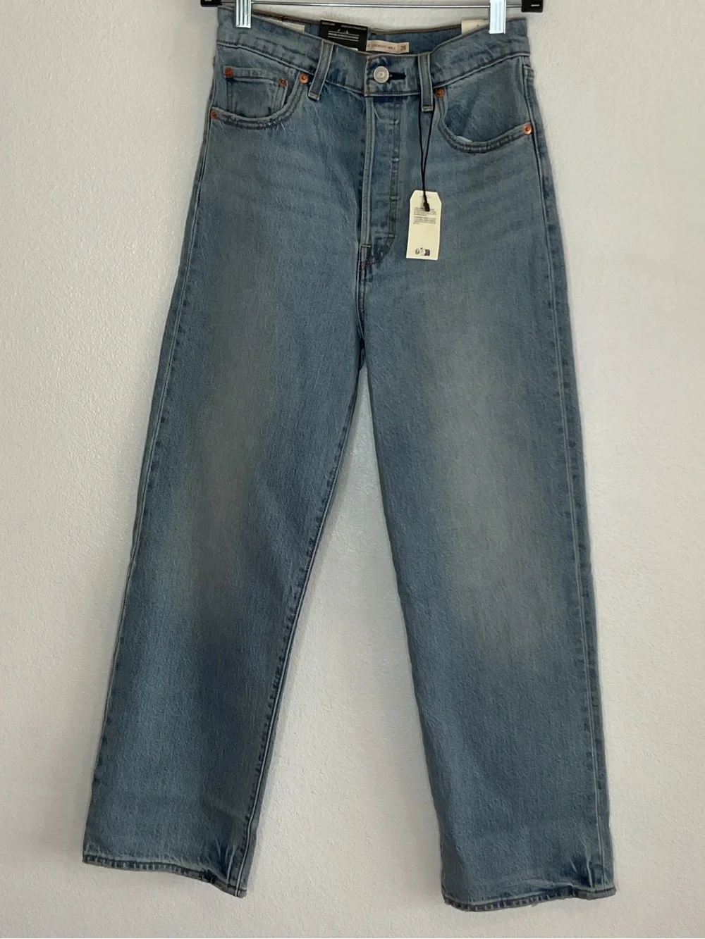 NEW Levi's Premium Ribcage Straight Ankle Jeans - Picture 3 of 16